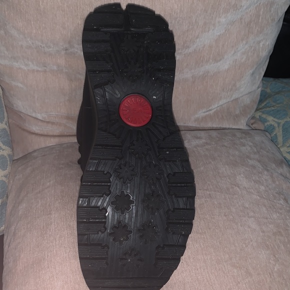 Black UGG for men size 9. main image 4